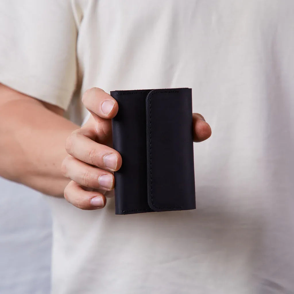 Lean compact wallet made of vintage leather - INCARNE® Global