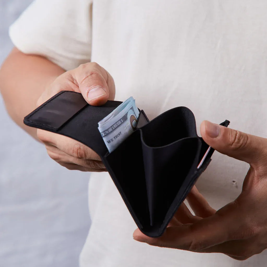 Lean compact wallet made of vintage leather - INCARNE® Global