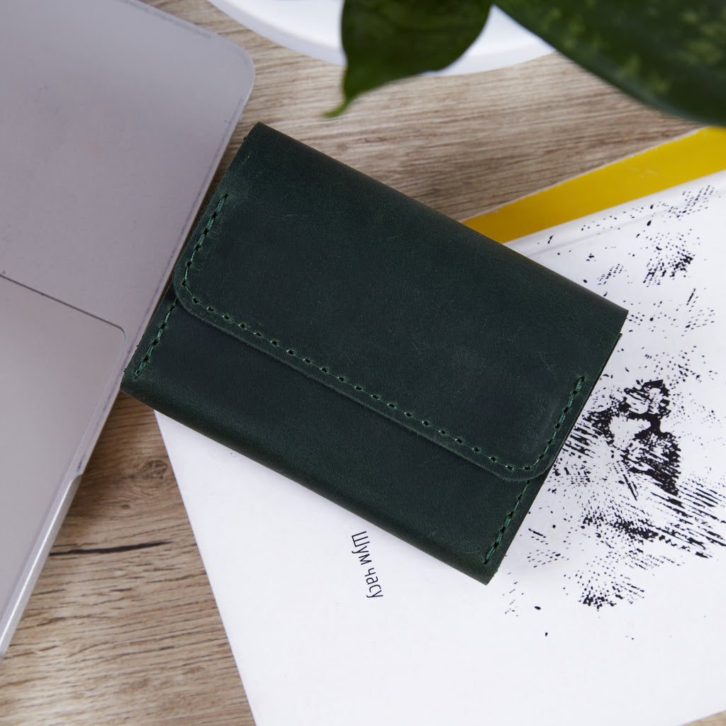 Lean Compact RFID-blocking wallet made of vintage leather