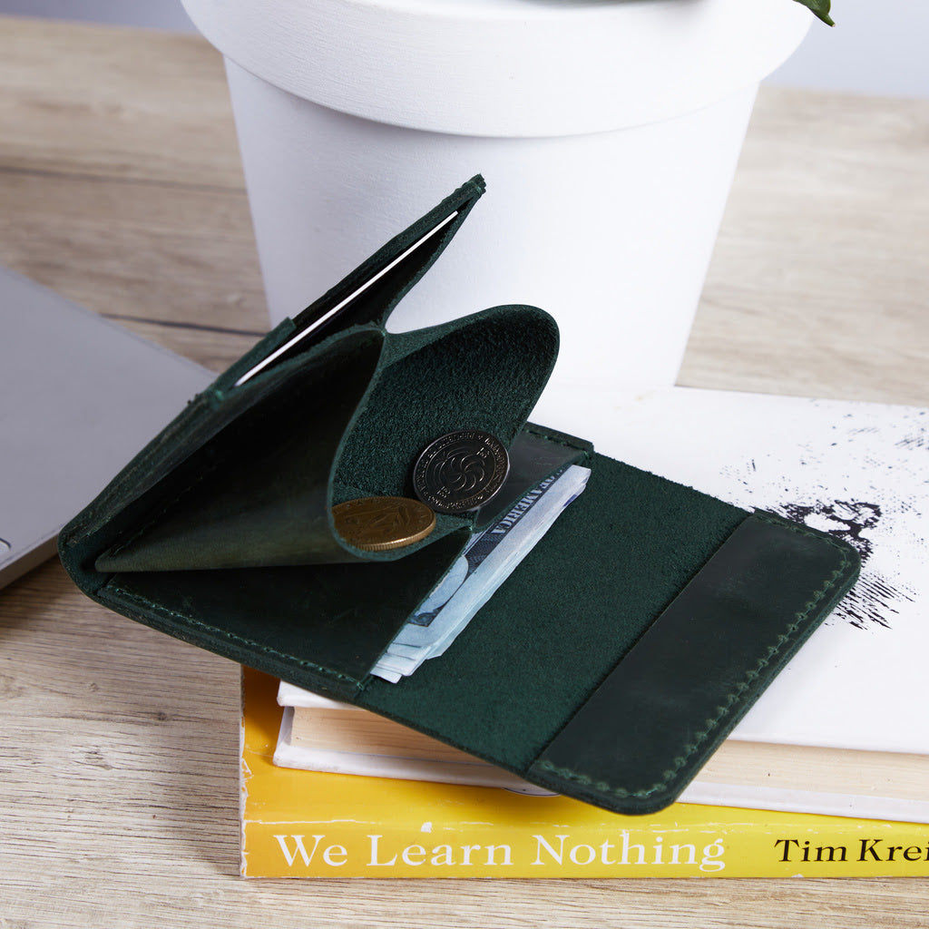 Lean Compact RFID-blocking wallet made of vintage leather