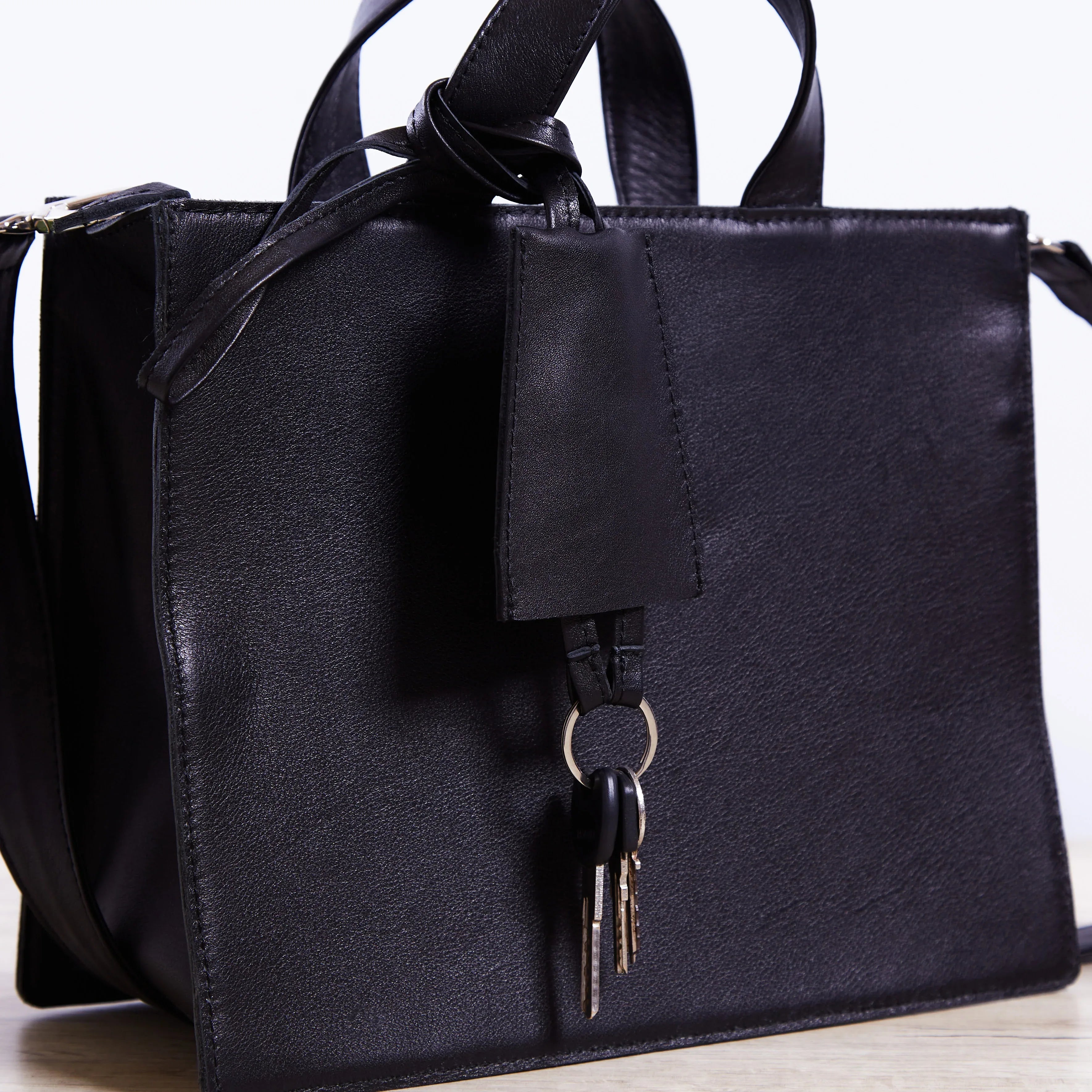 Home key holder made from genuine classic leather - INCARNE® Global