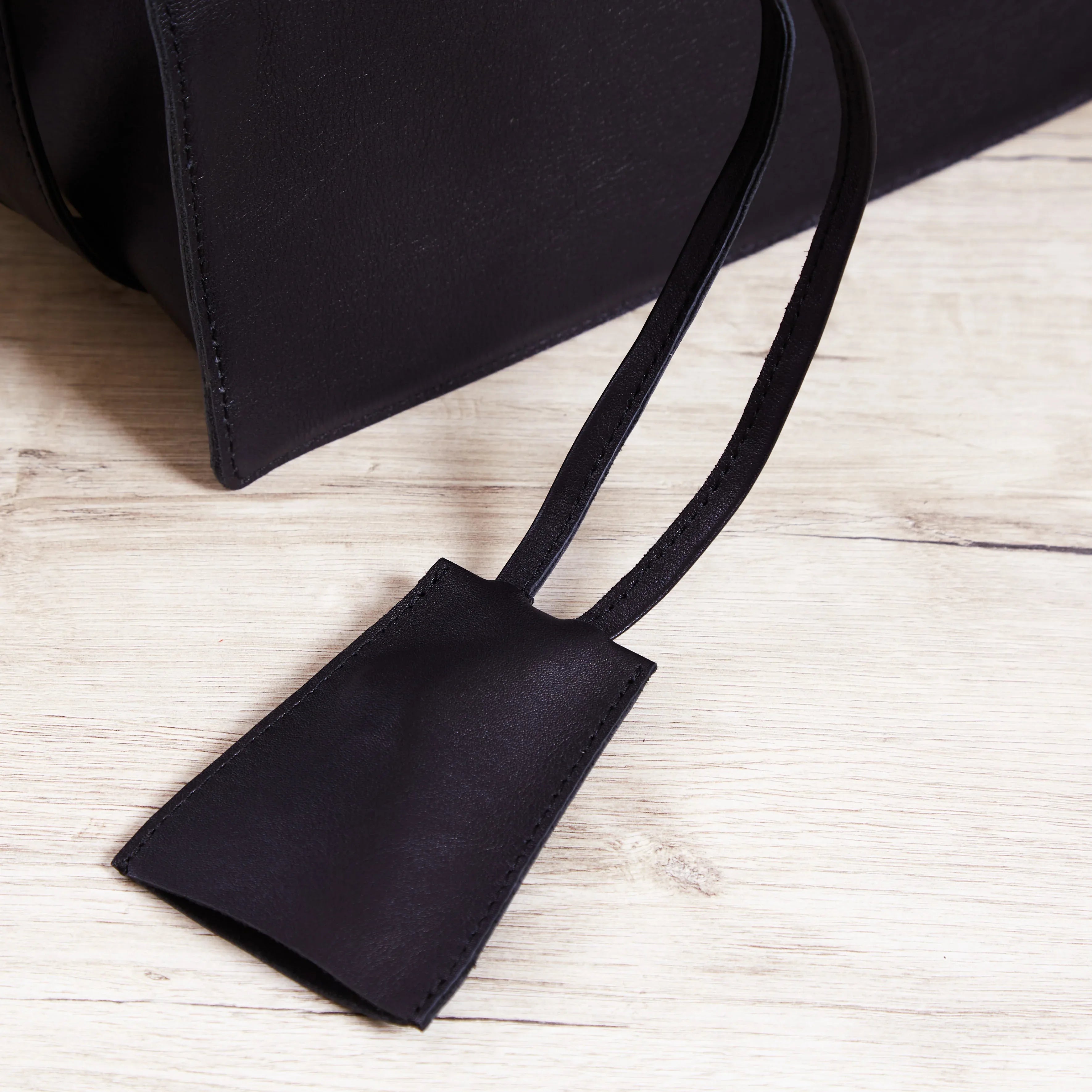 Home key holder made from genuine classic leather - INCARNE® Global