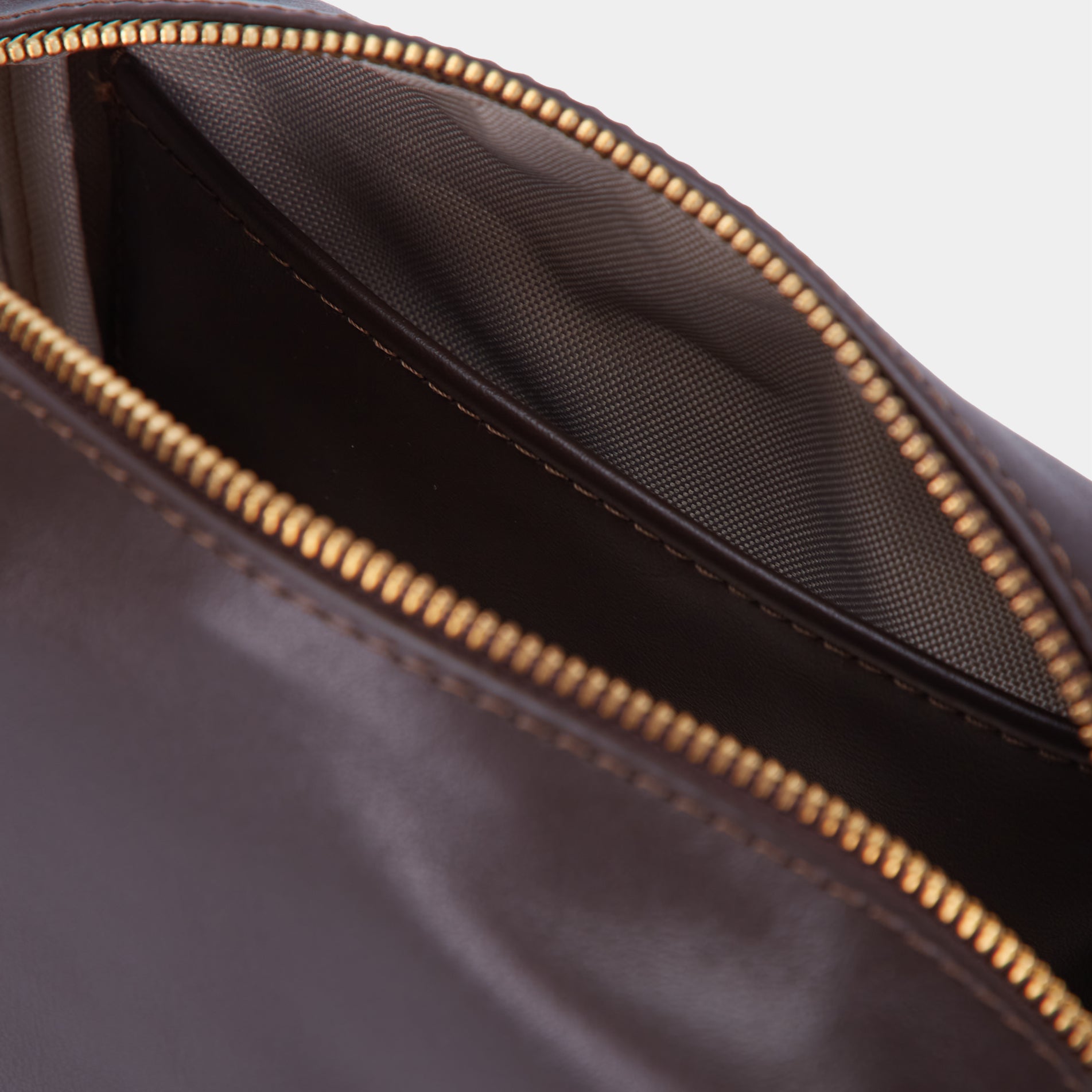 Mirage Medium Cosmetic Bag, chocolate