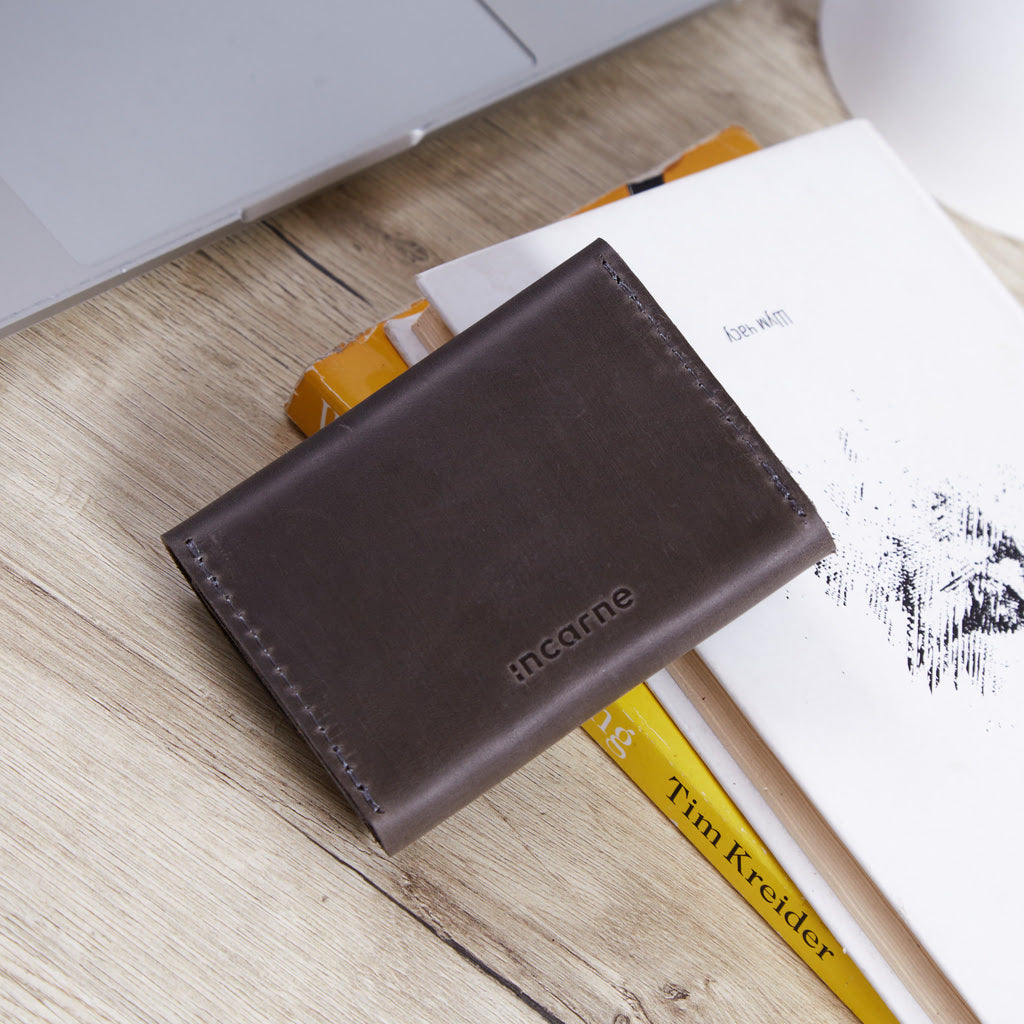 Lean Compact RFID-blocking wallet made of vintage leather