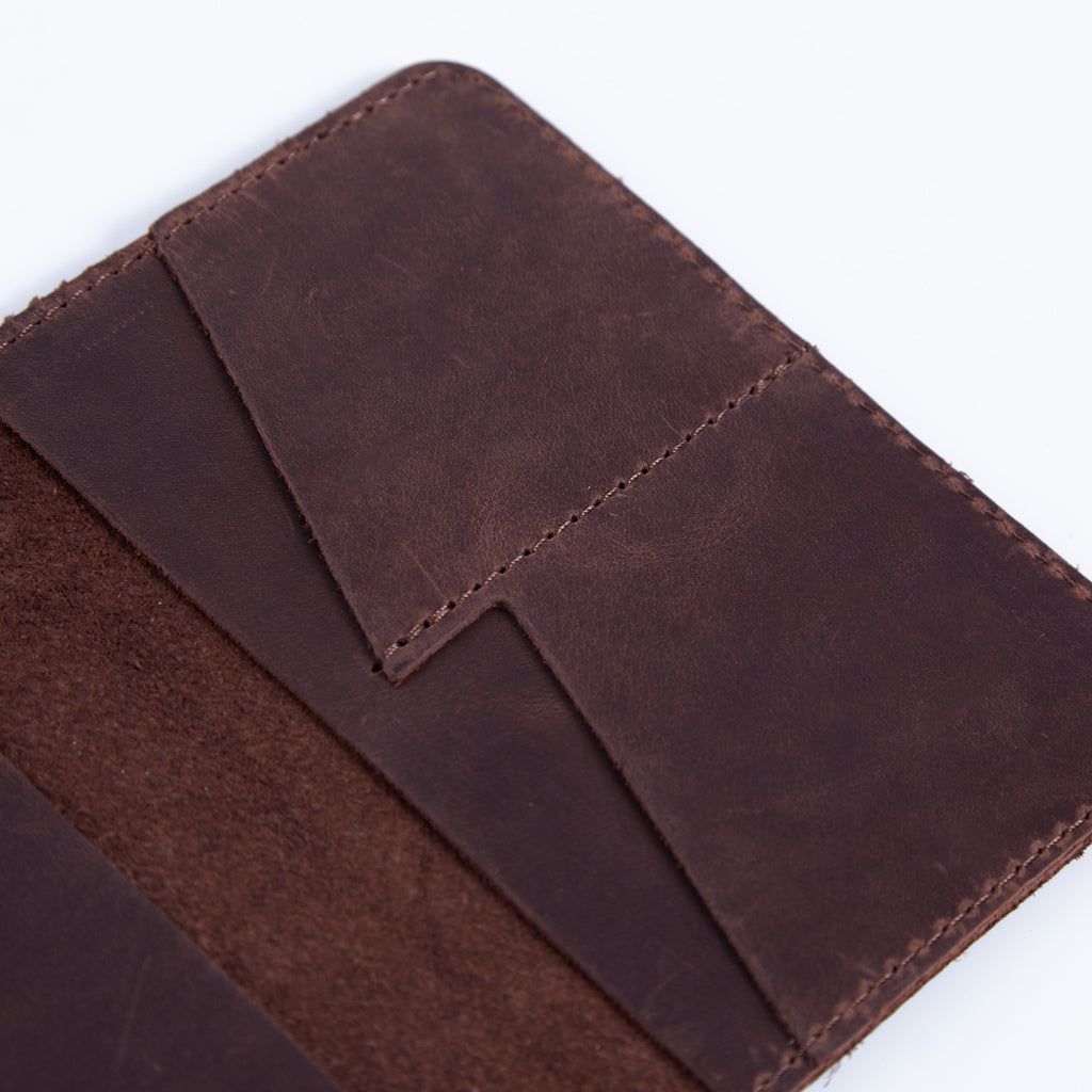 Étui pour passeport avec le symbole national du Canada fabriqué à partir de cuir vintage