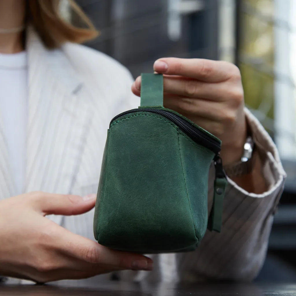 Makeup bag Timeless made from vintage leather - INCARNE® Global