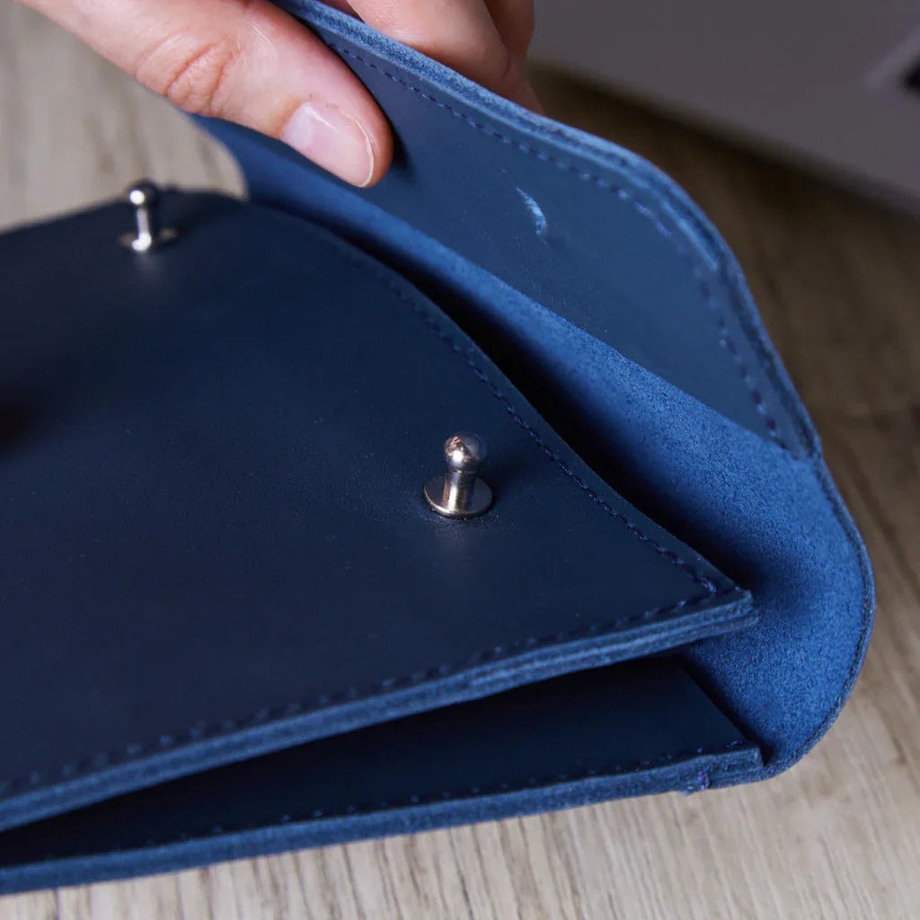 Keep Charger, Cable, and Mouse Organizer in classic leather - INCARNE® Global