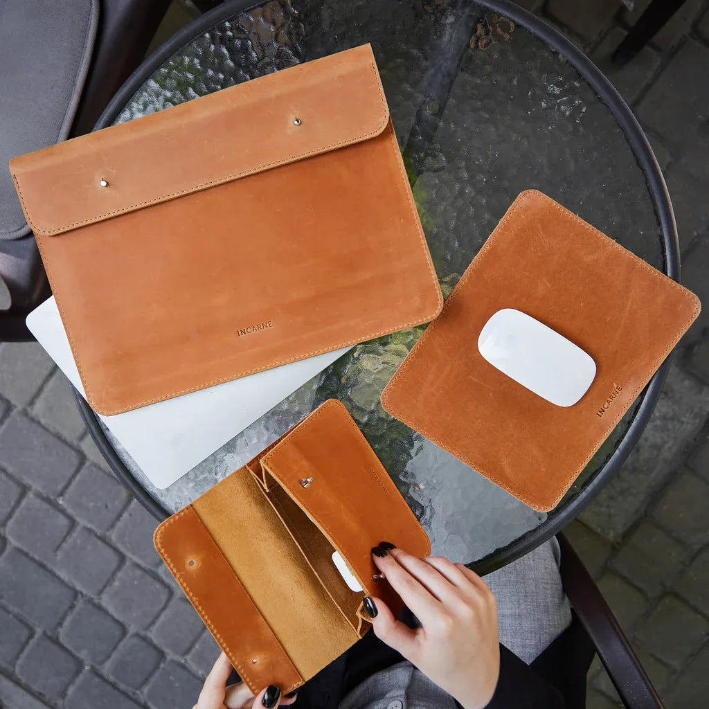 Gift set: Neat laptop case + Keep cable organizer + Word mousepad - INCARNE® Global