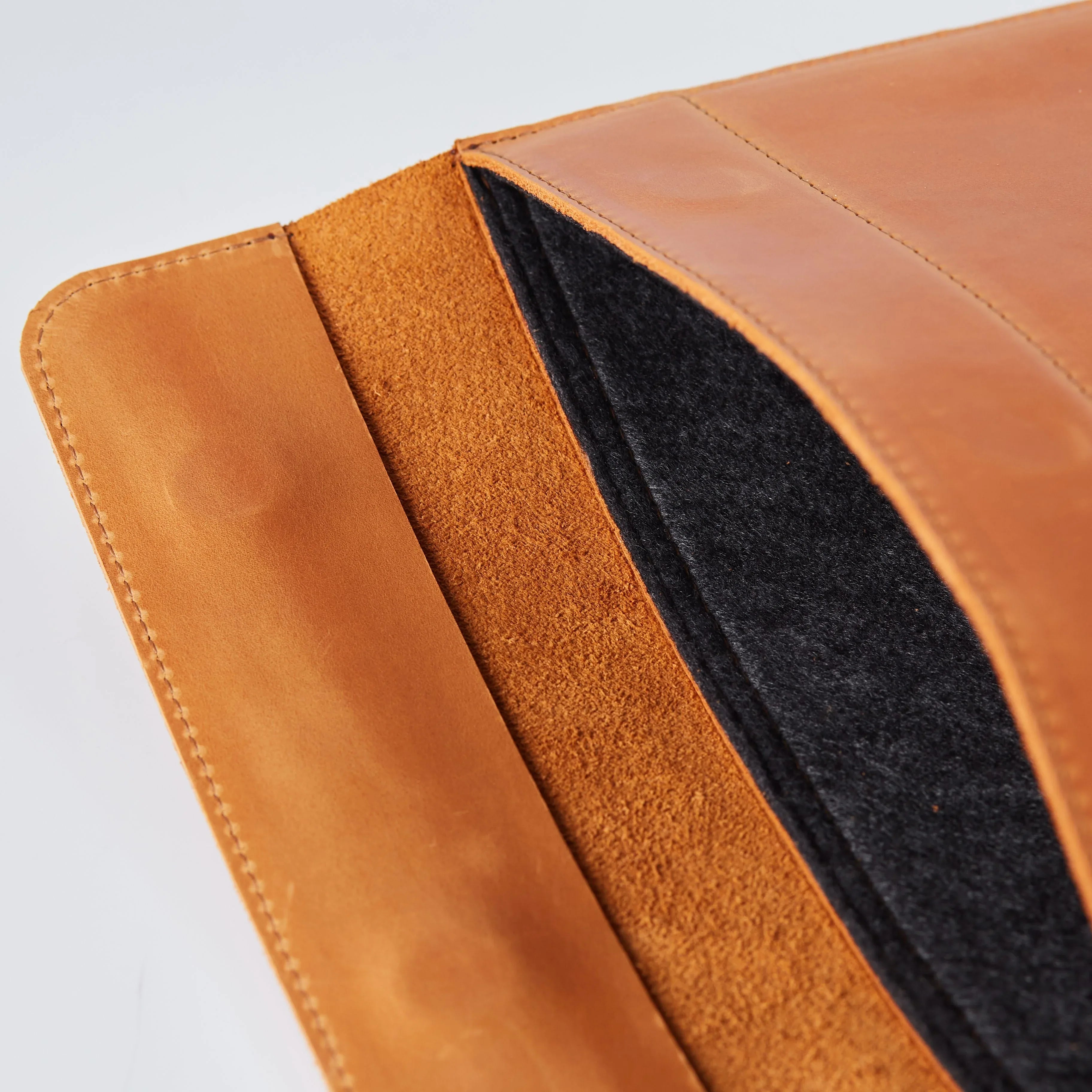 Klouz Laptop Sleeve, Cognac (vintage) - INCARNE® Global
