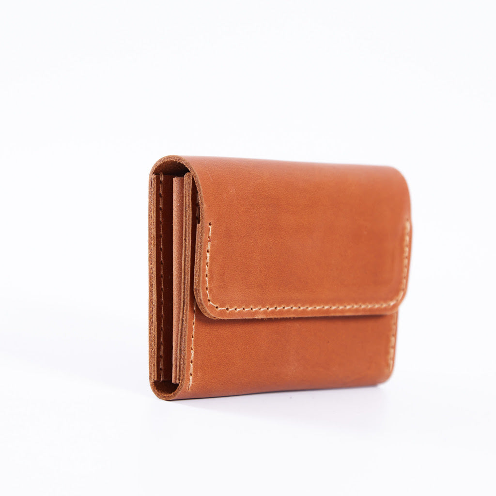 Lean Compact RFID-blocking wallet made of vintage leather