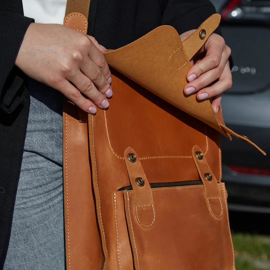 Brit Convertible Laptop Backpack - INCARNE® Global