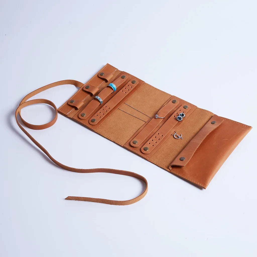 Beauty Weekend vintage leather jewelry organizer - INCARNE® Global