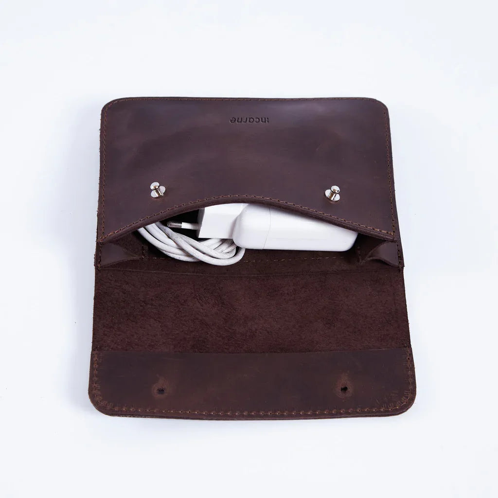 Keep Charger, Cable, and Mouse Organizer in vintage leather - INCARNE® Global