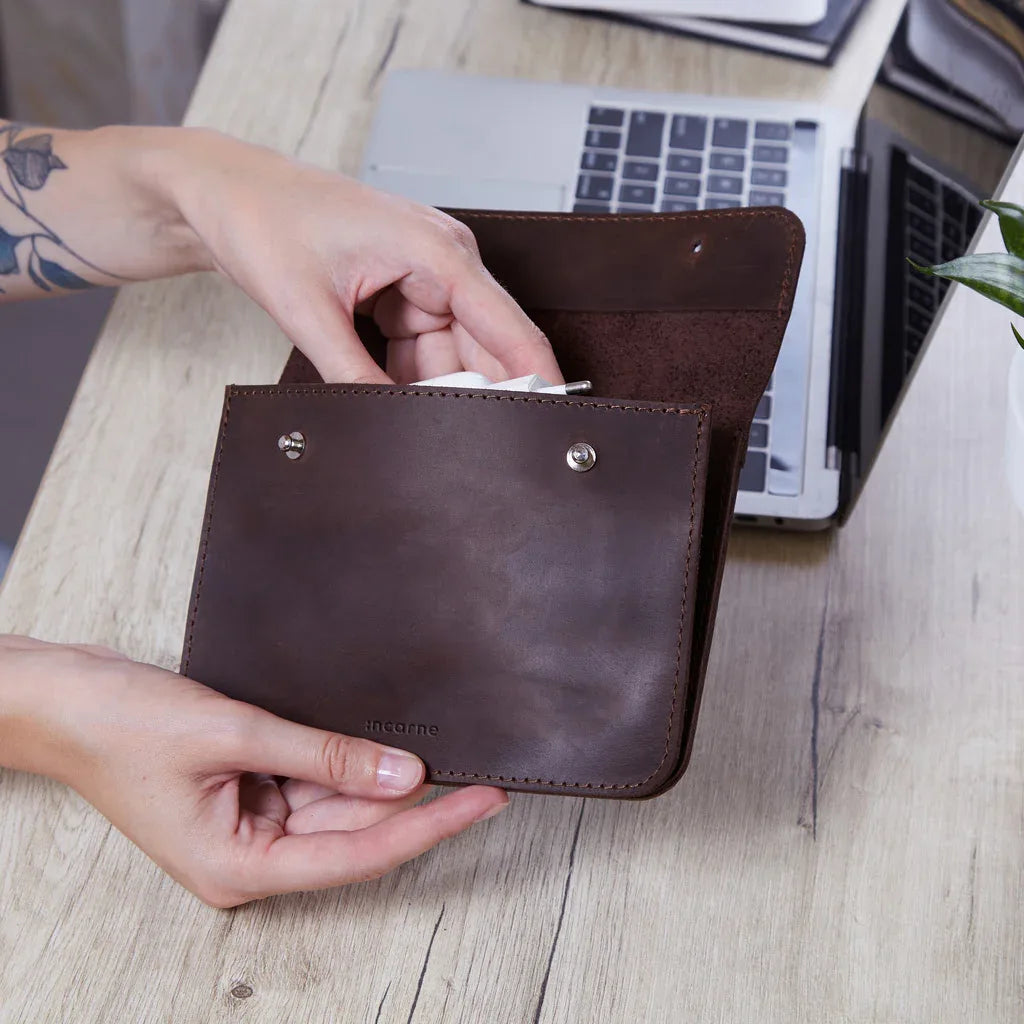 Keep Charger, Cable, and Mouse Organizer in vintage leather - INCARNE® Global