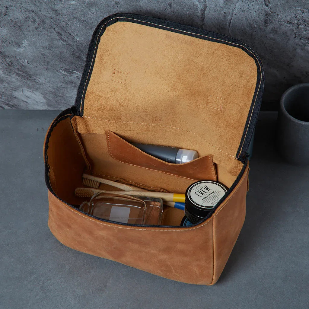 Makeup bag Timeless made from vintage leather - INCARNE® Global