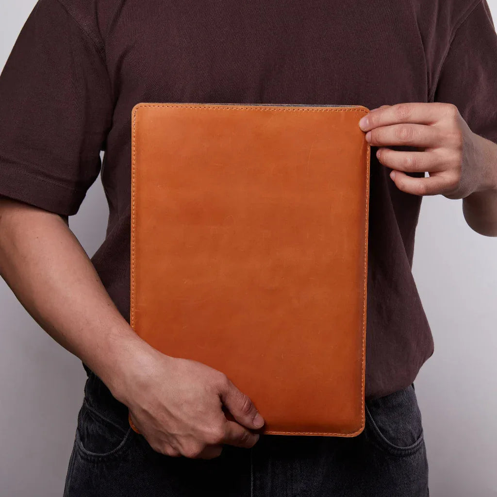Free Port Plus Laptop Sleeve, Cognac (vintage) - INCARNE® Global