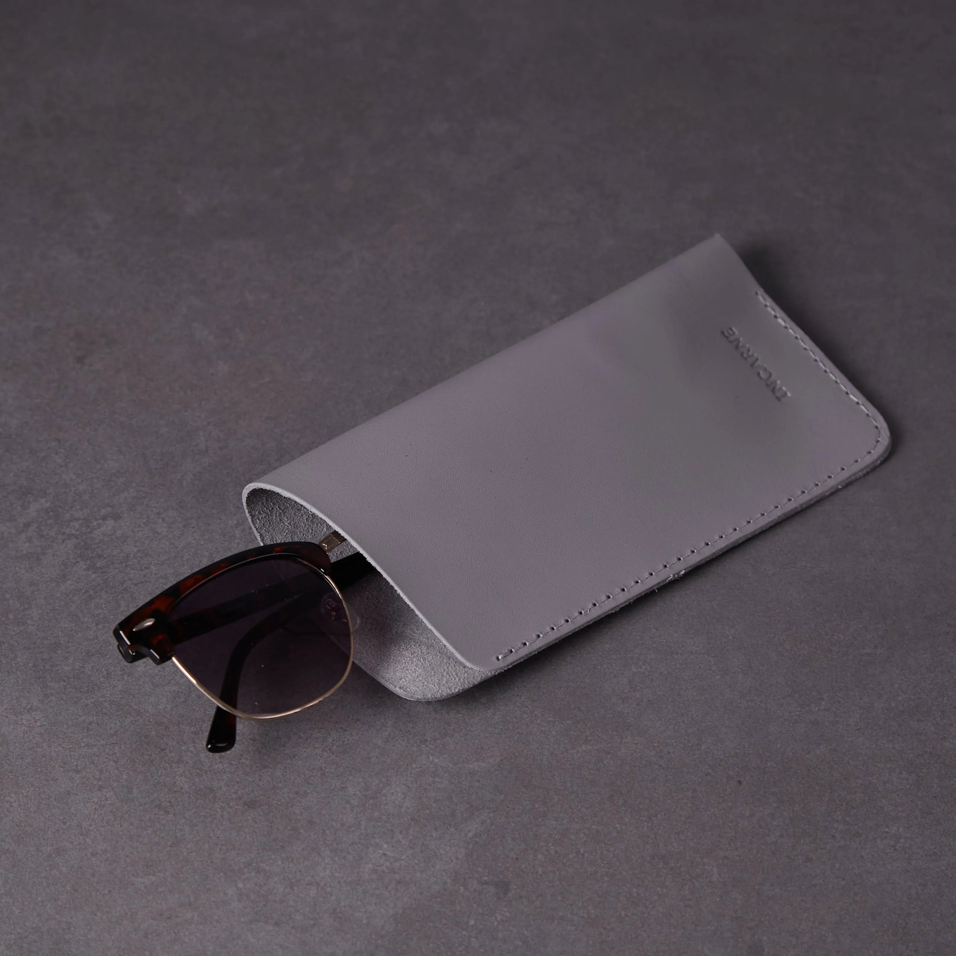 Catch Leather Eyeglass Case - INCARNE® Global