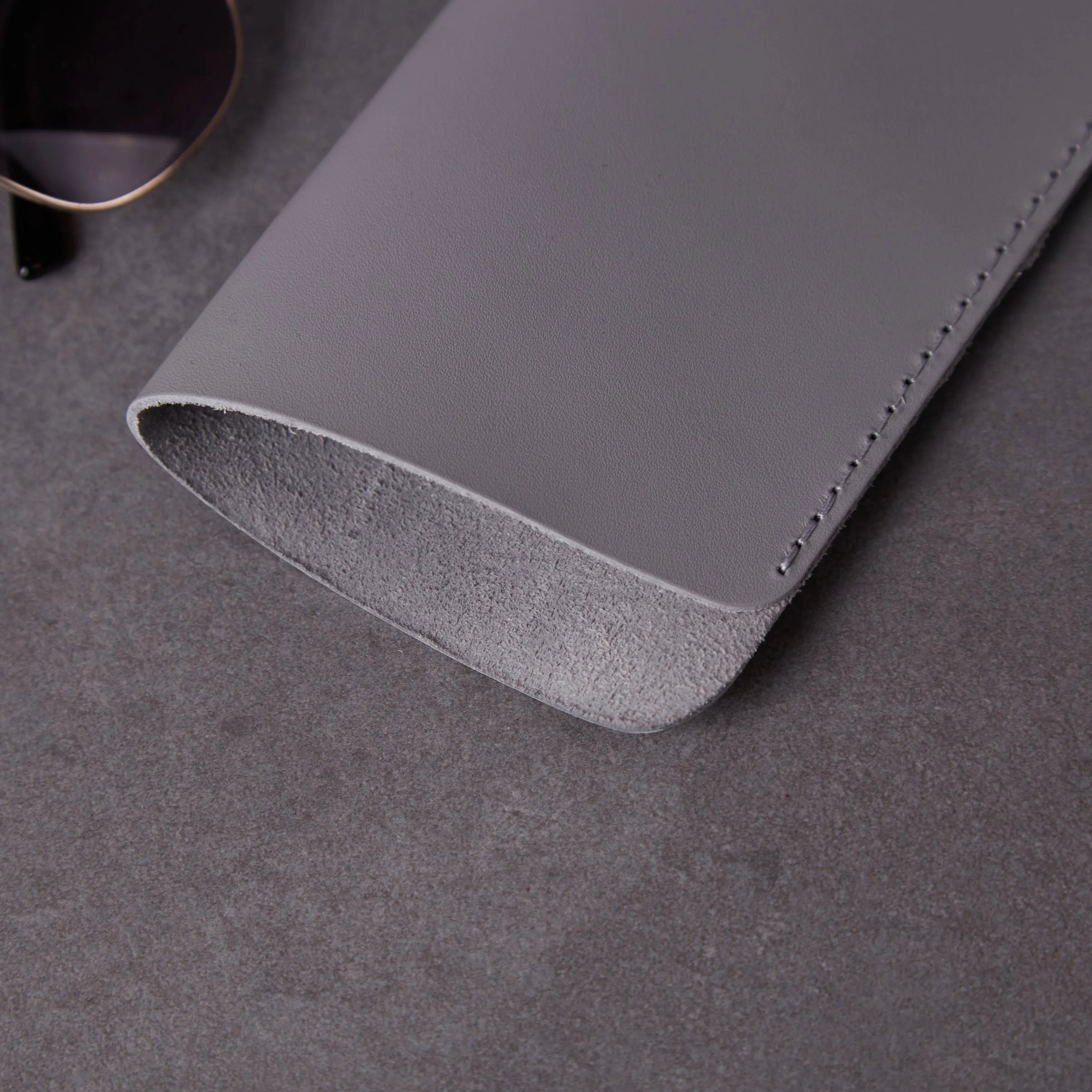 Catch Leather Eyeglass Case - INCARNE® Global