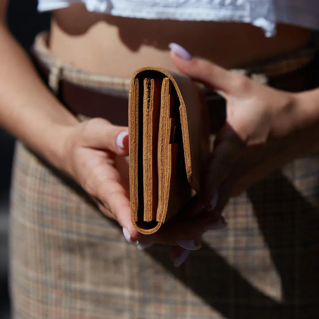 Simple Capacious Leather Wallet - INCARNE® Global