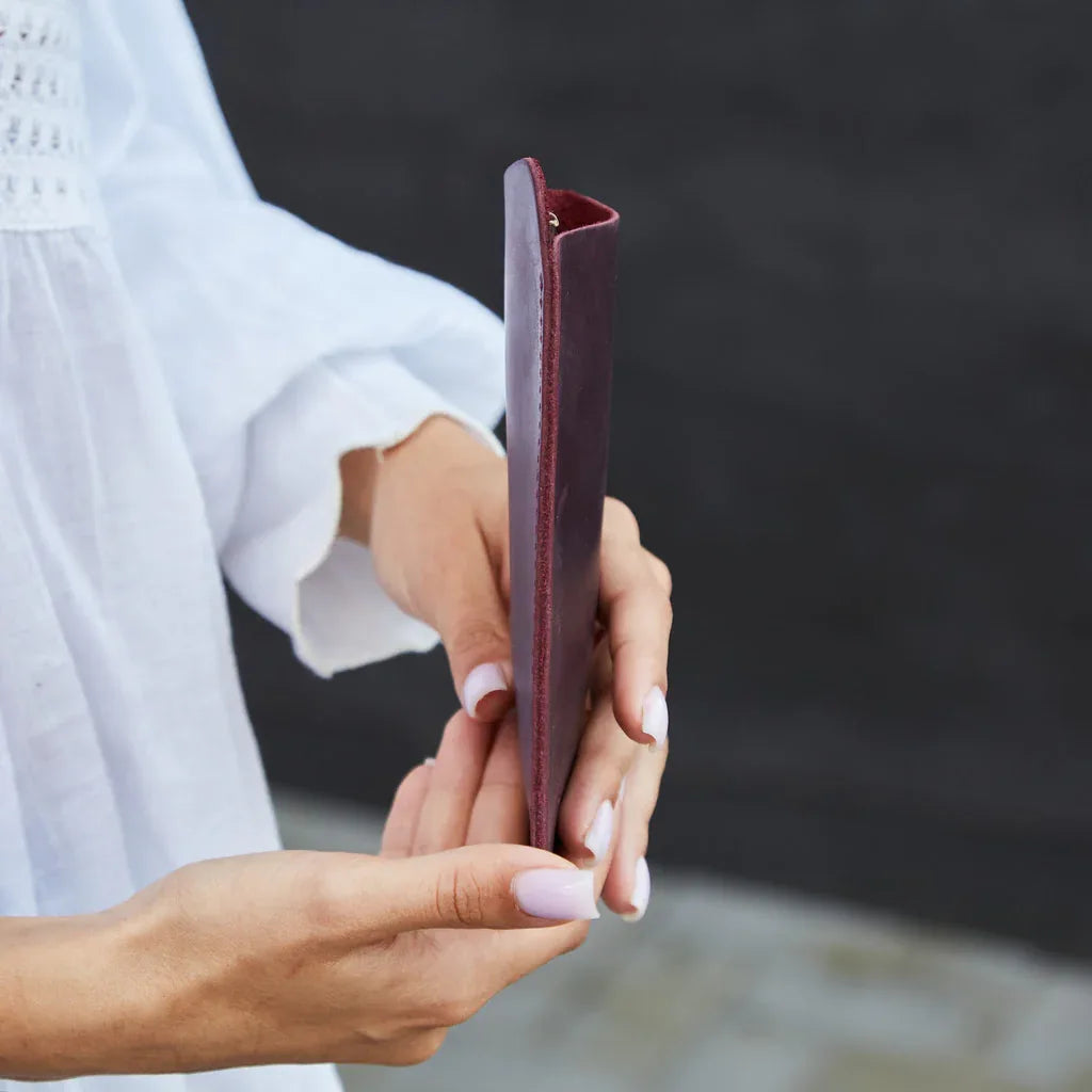 Catch Leather Eyeglass Case - INCARNE® Global