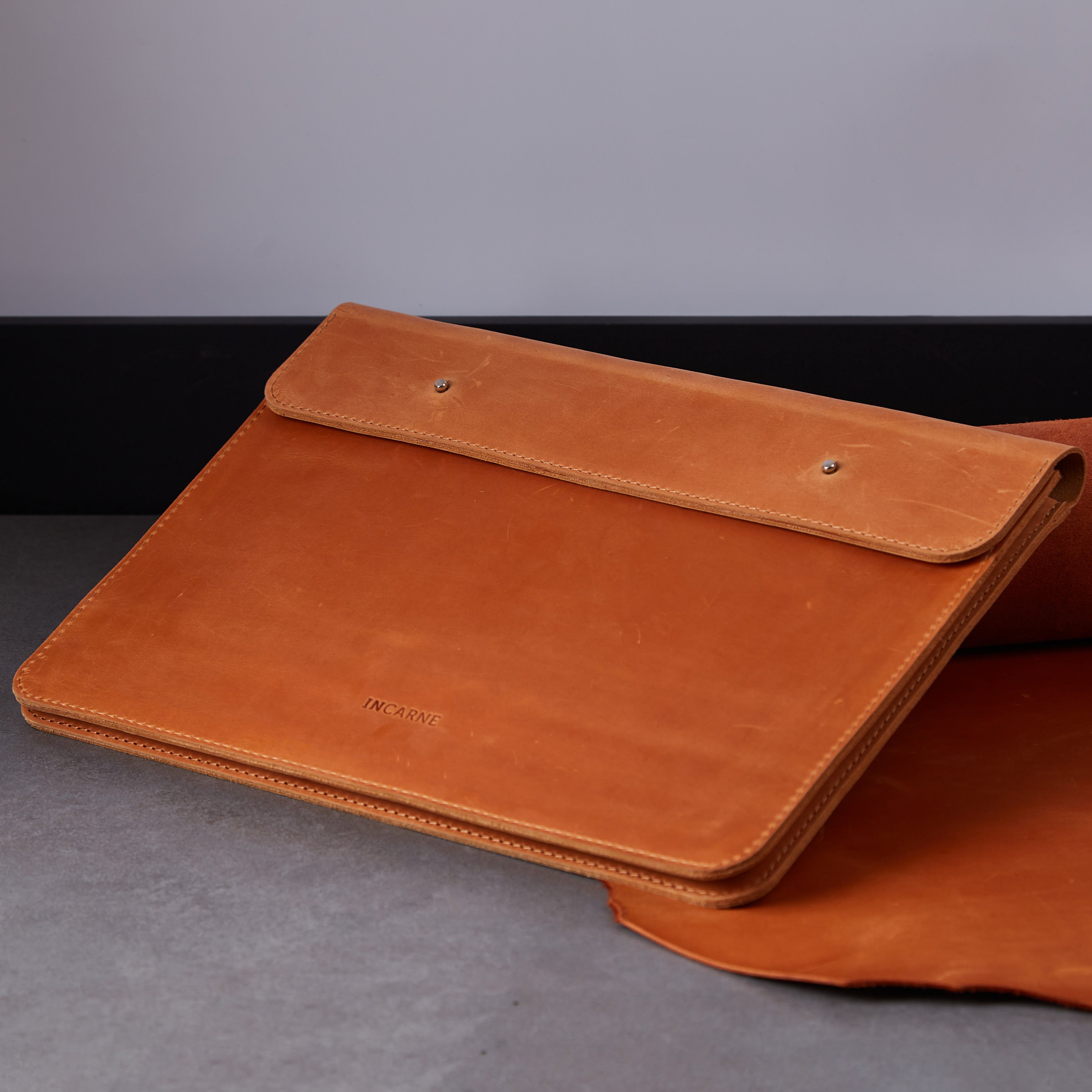 Neat Laptop Sleeve, Cognac (vintage)