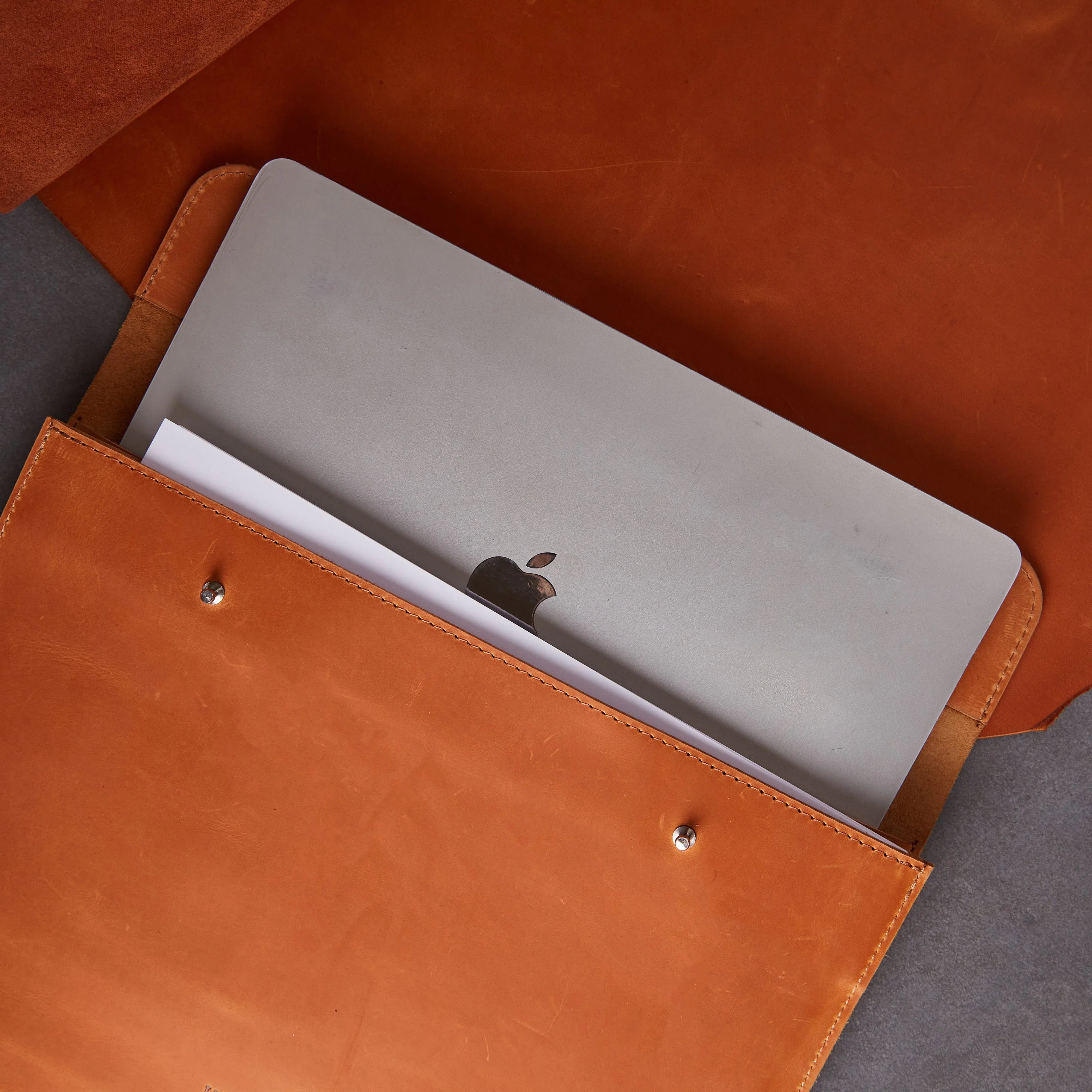 Neat Laptop Sleeve, Cognac (vintage) - INCARNE® Global