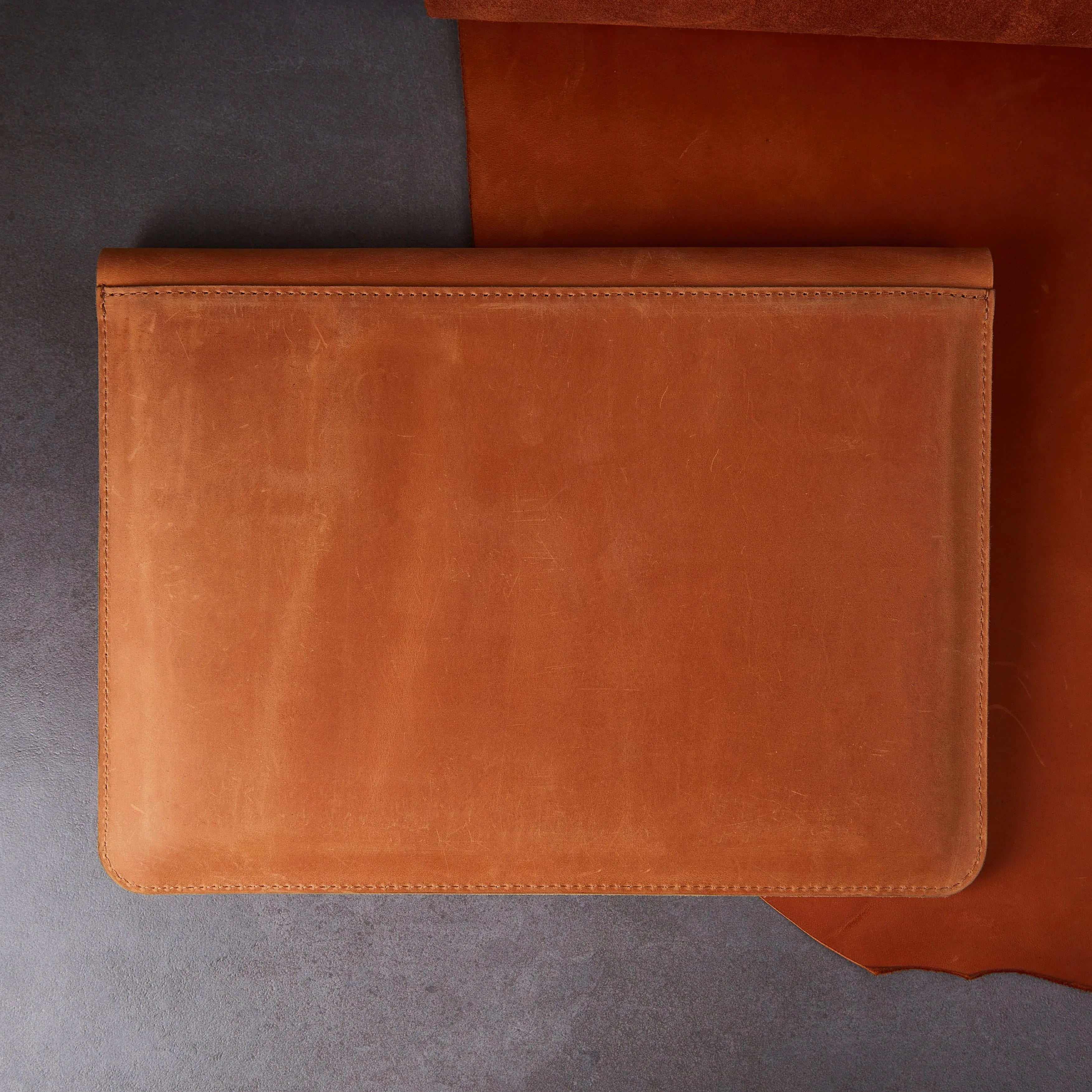 Neat Laptop Sleeve, Cognac (vintage) - INCARNE® Global
