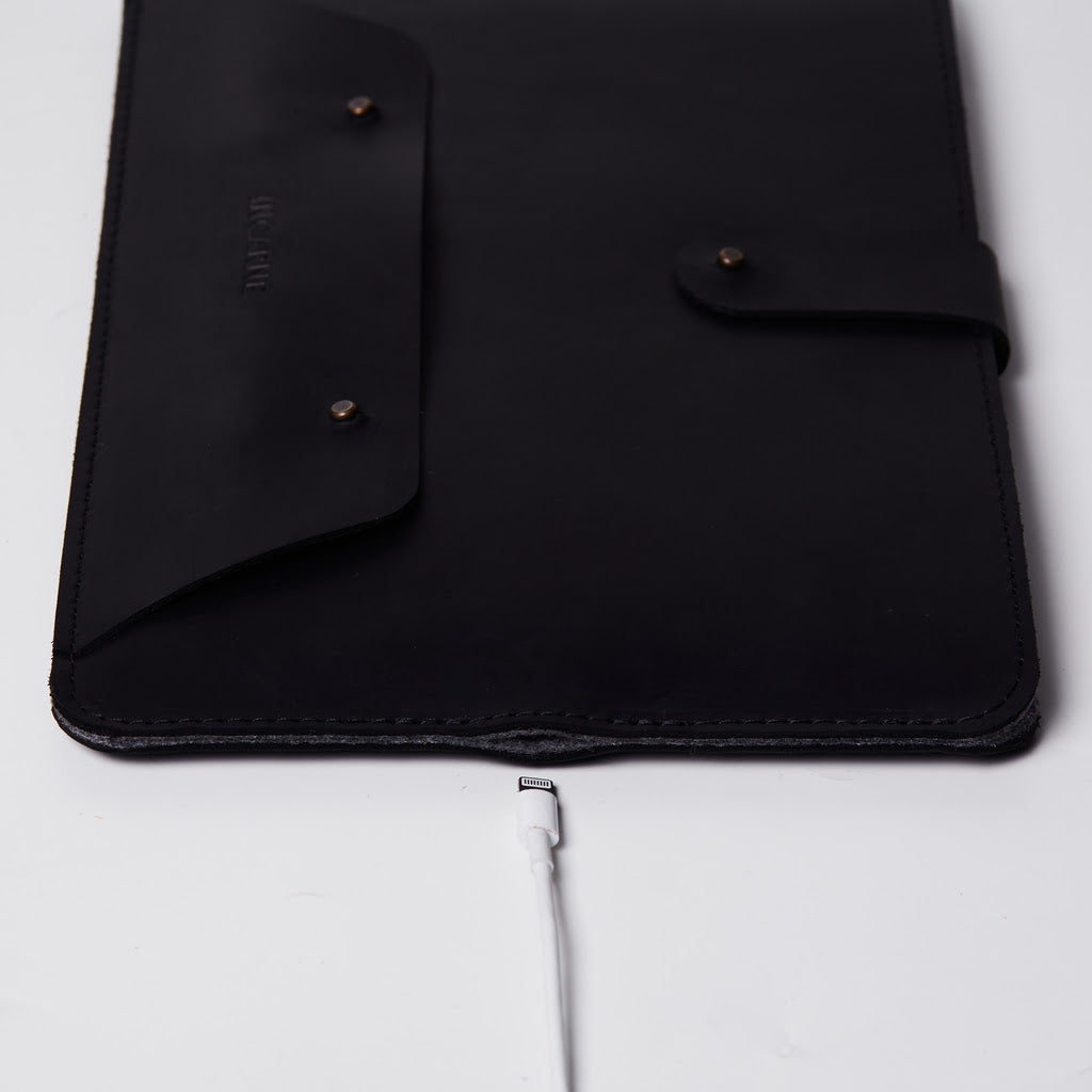 Leather Remarkable 2 Sleeve with Pencil Holder — Oakland