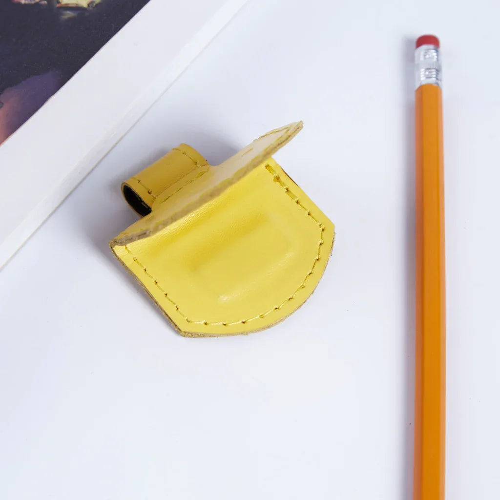 Magnetic bookmark made from classic leather - INCARNE® Global