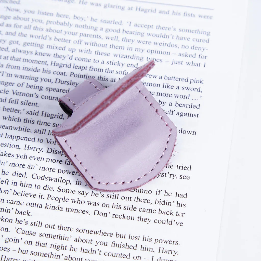 Magnetic bookmark made from classic leather - INCARNE® Global