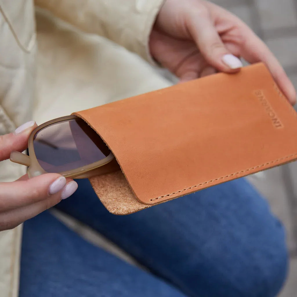 Catch Leather Eyeglass Case - INCARNE® Global