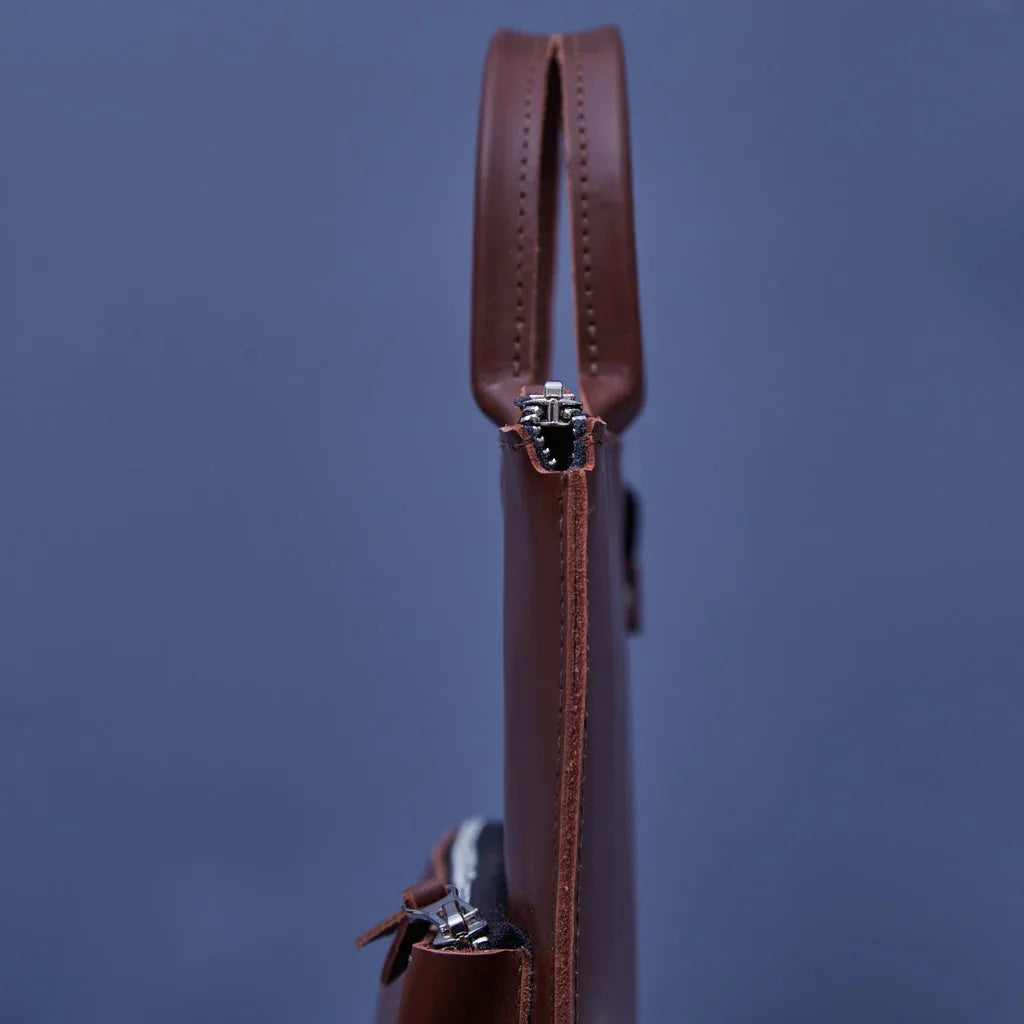 Maryland Laptop Sleeve with Handles in classic leather - INCARNE® Global