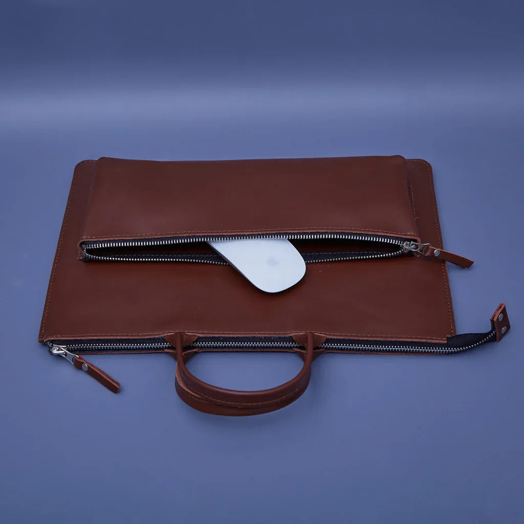Maryland iPad Pro Sleeve with Handles in classic leather - INCARNE® Global