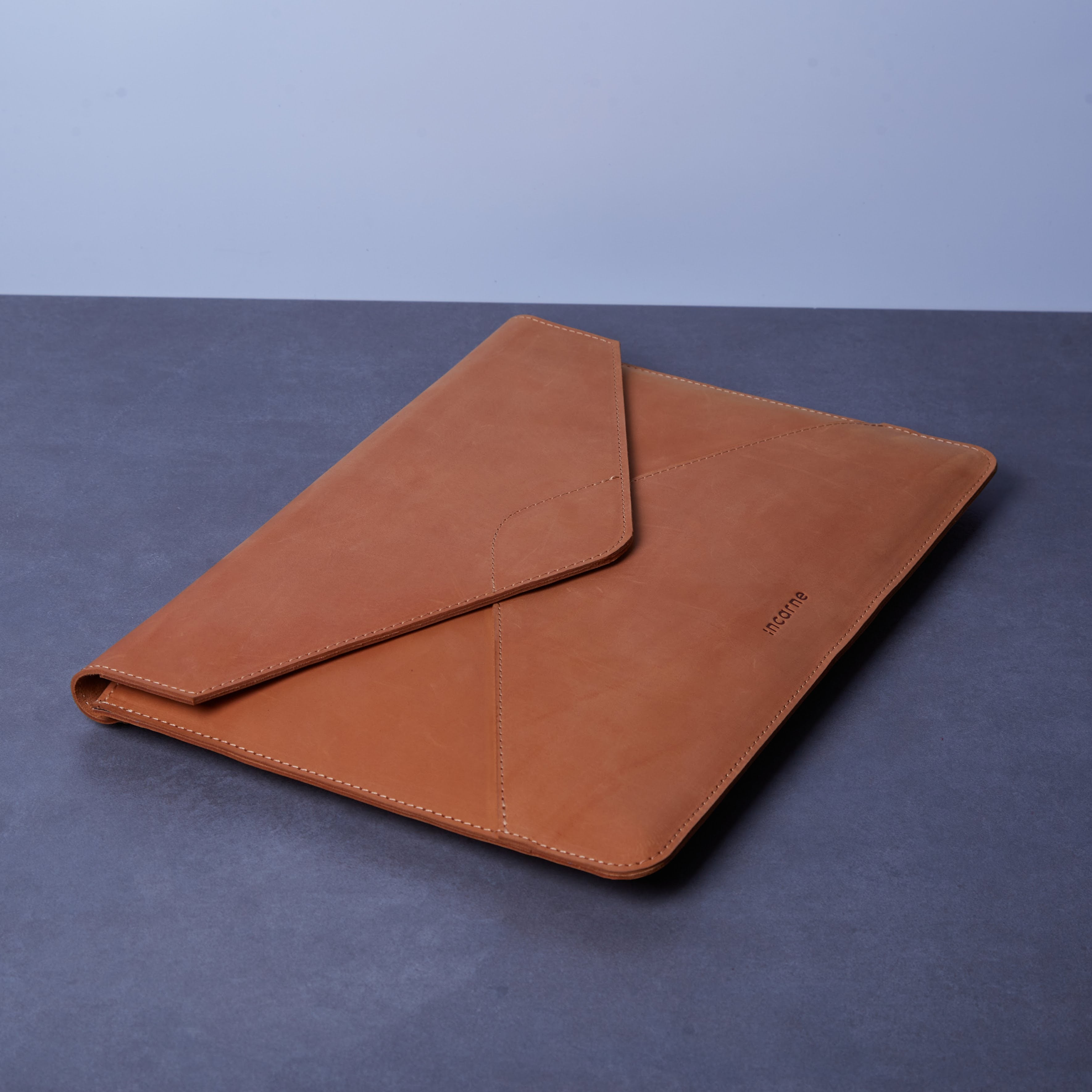 Message Laptop Sleeve, Cognac (vintage)