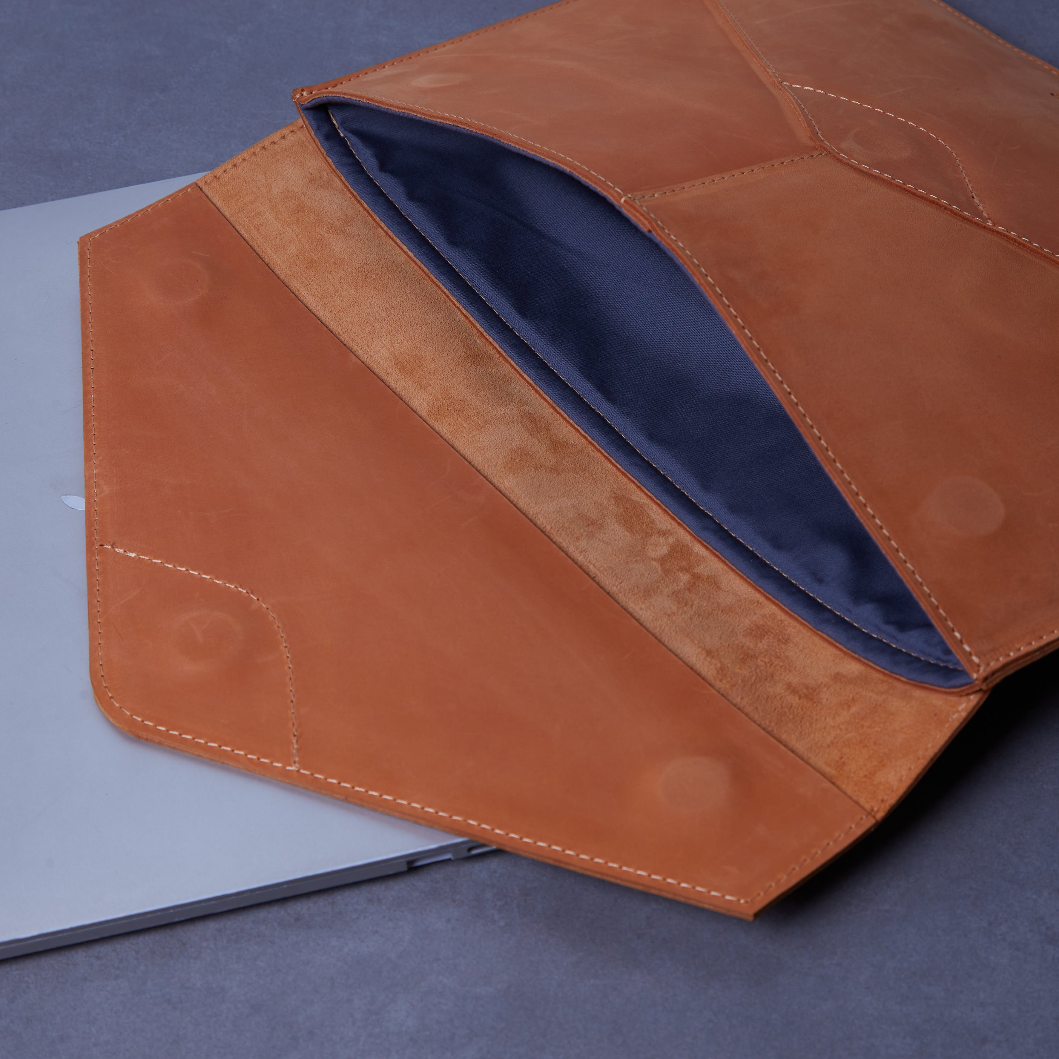 Message Laptop Sleeve, Cognac (vintage)