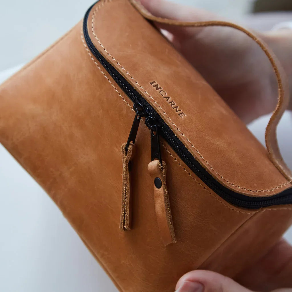 Makeup bag Timeless made from vintage leather - INCARNE® Global