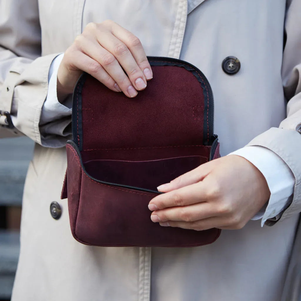 Makeup bag Timeless made from vintage leather - INCARNE® Global