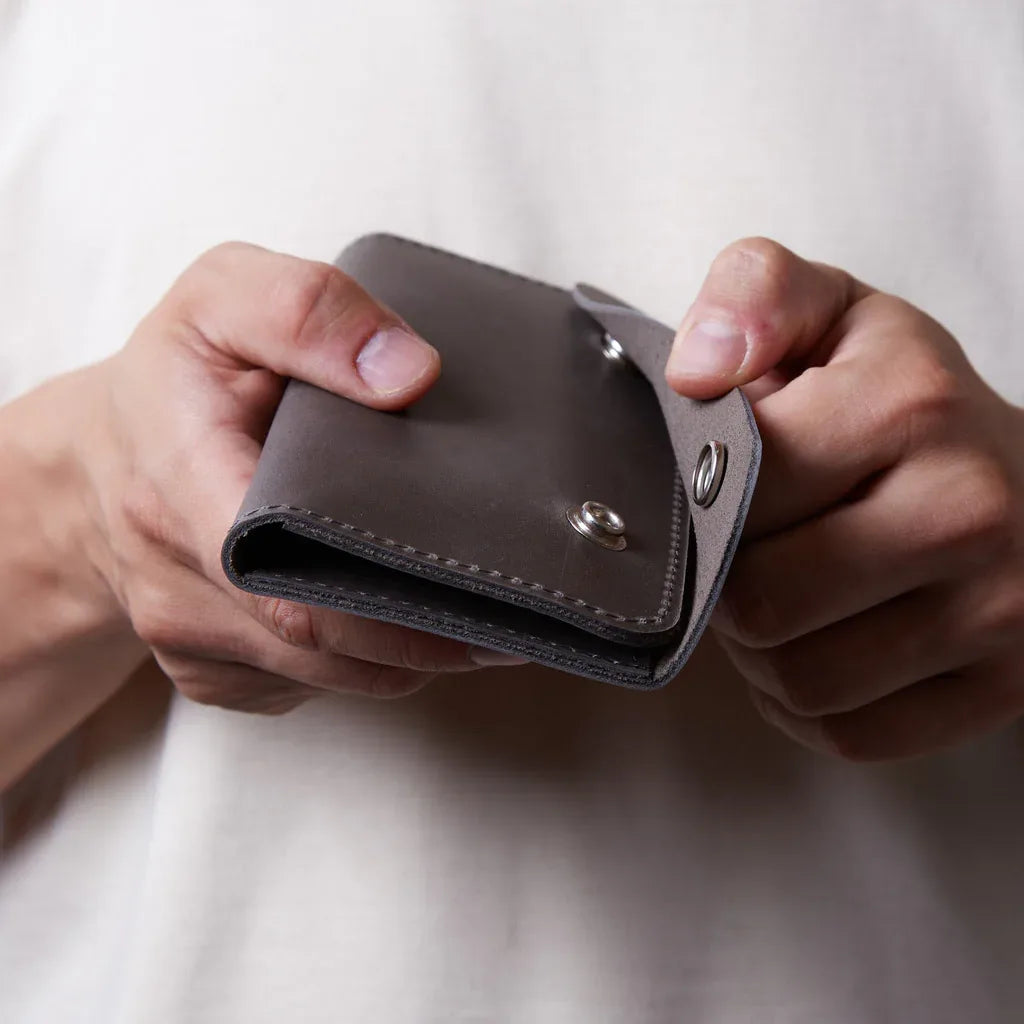 Tobacco organizer Roll Master made from vintage leather - INCARNE® Global