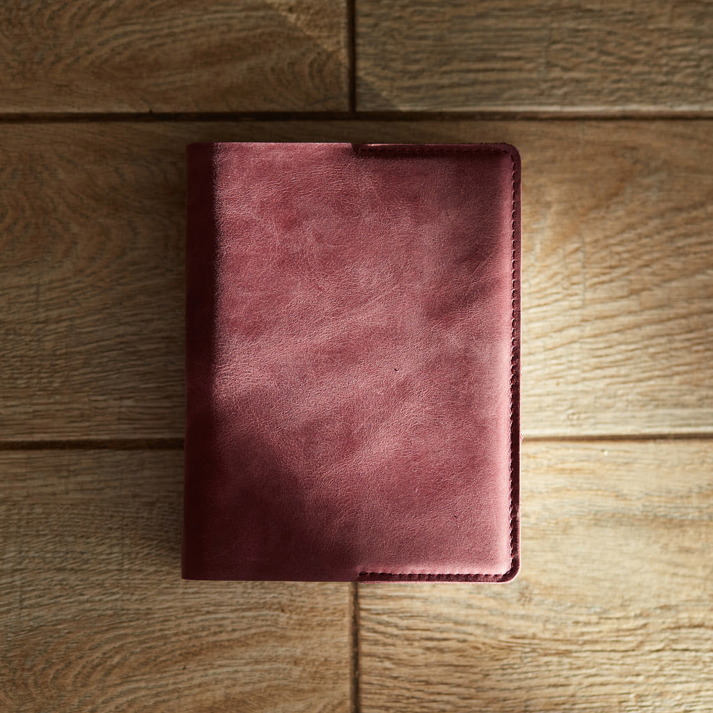 Funda de cuero de la Santa Biblia