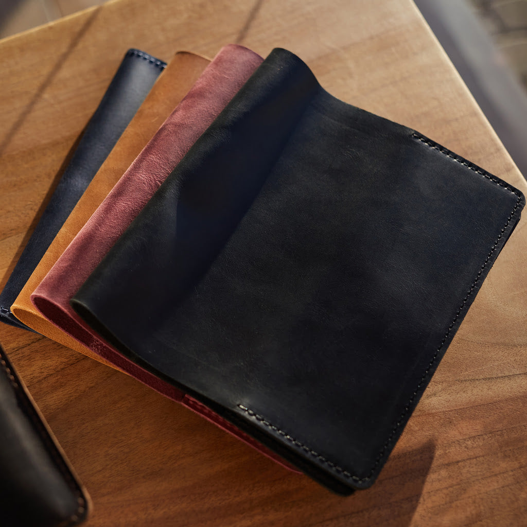 Funda de cuero de la Santa Biblia