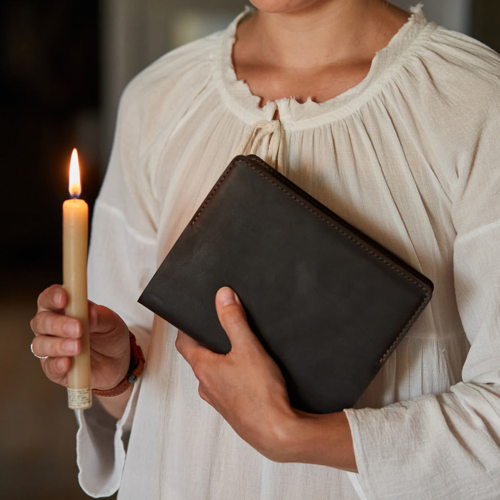 Funda de cuero de la Santa Biblia
