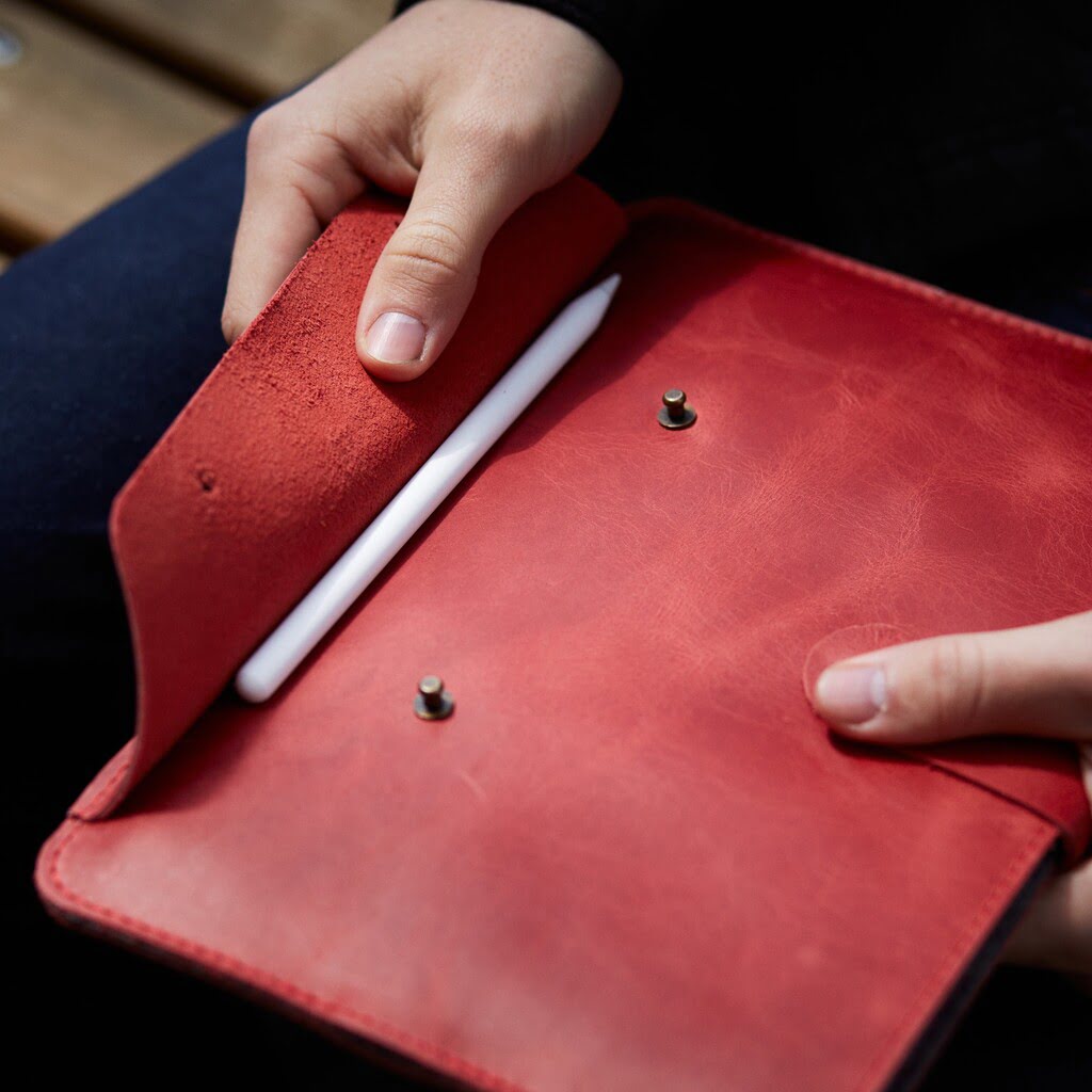 Leather Remarkable 2 Sleeve with Pencil Holder — Oakland