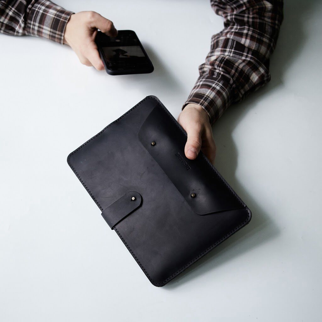 Leather Remarkable 2 Sleeve with Pencil Holder — Oakland