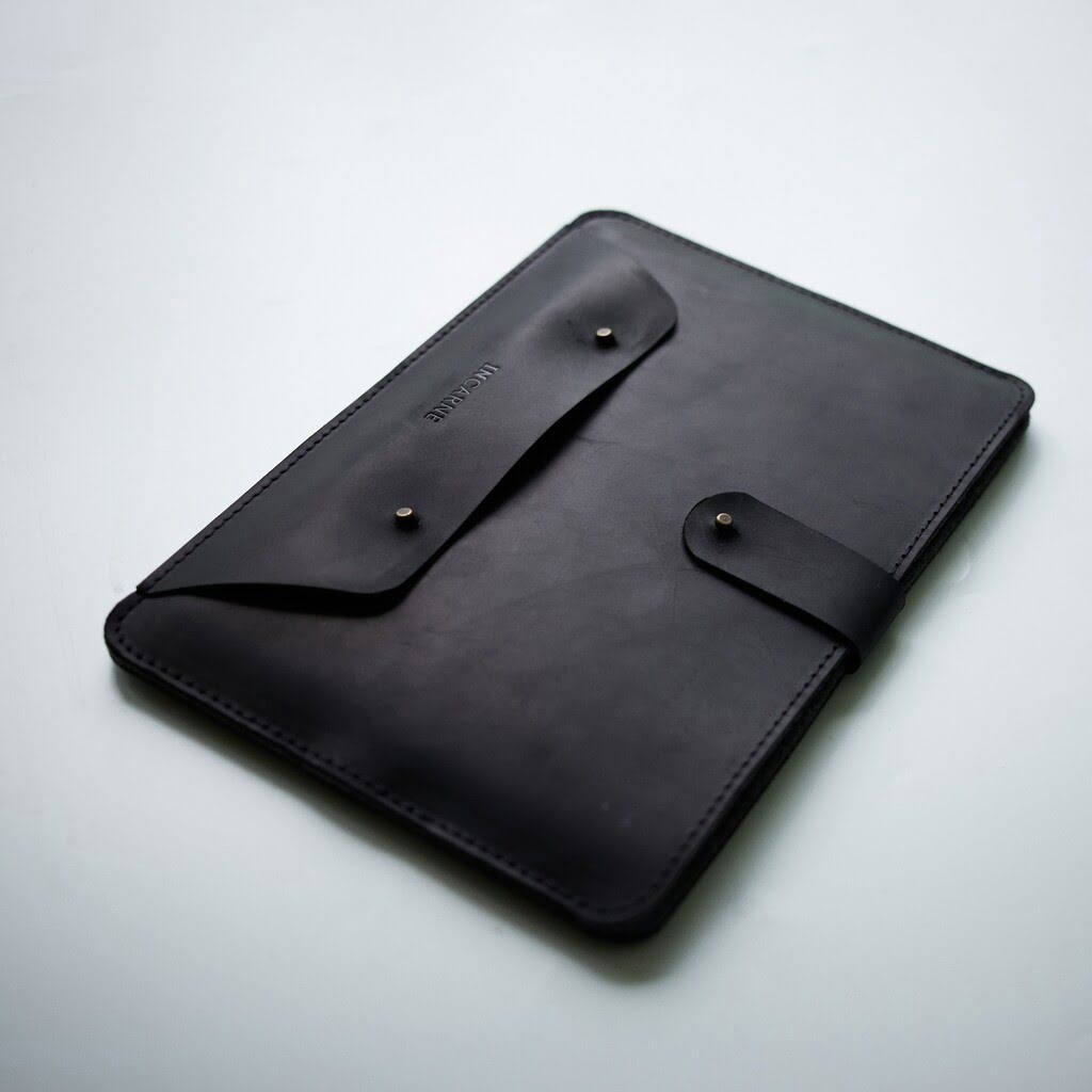 Leather Remarkable 2 Sleeve with Pencil Holder — Oakland