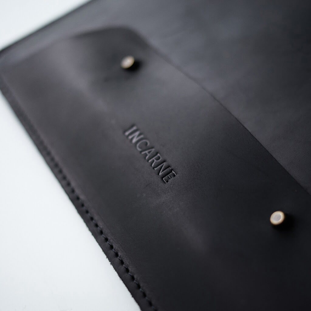 Leather Remarkable 2 Sleeve with Pencil Holder — Oakland