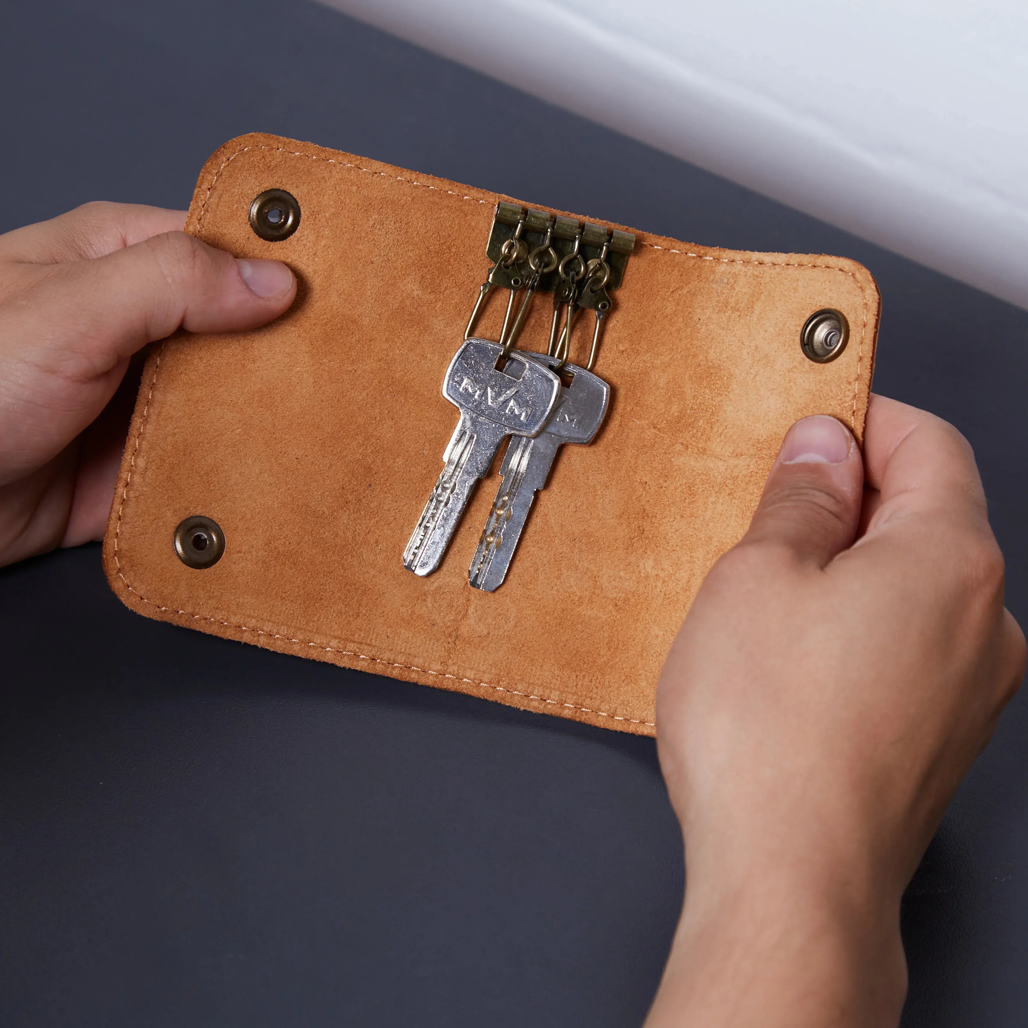 Woody key holder - INCARNE® Ukraine