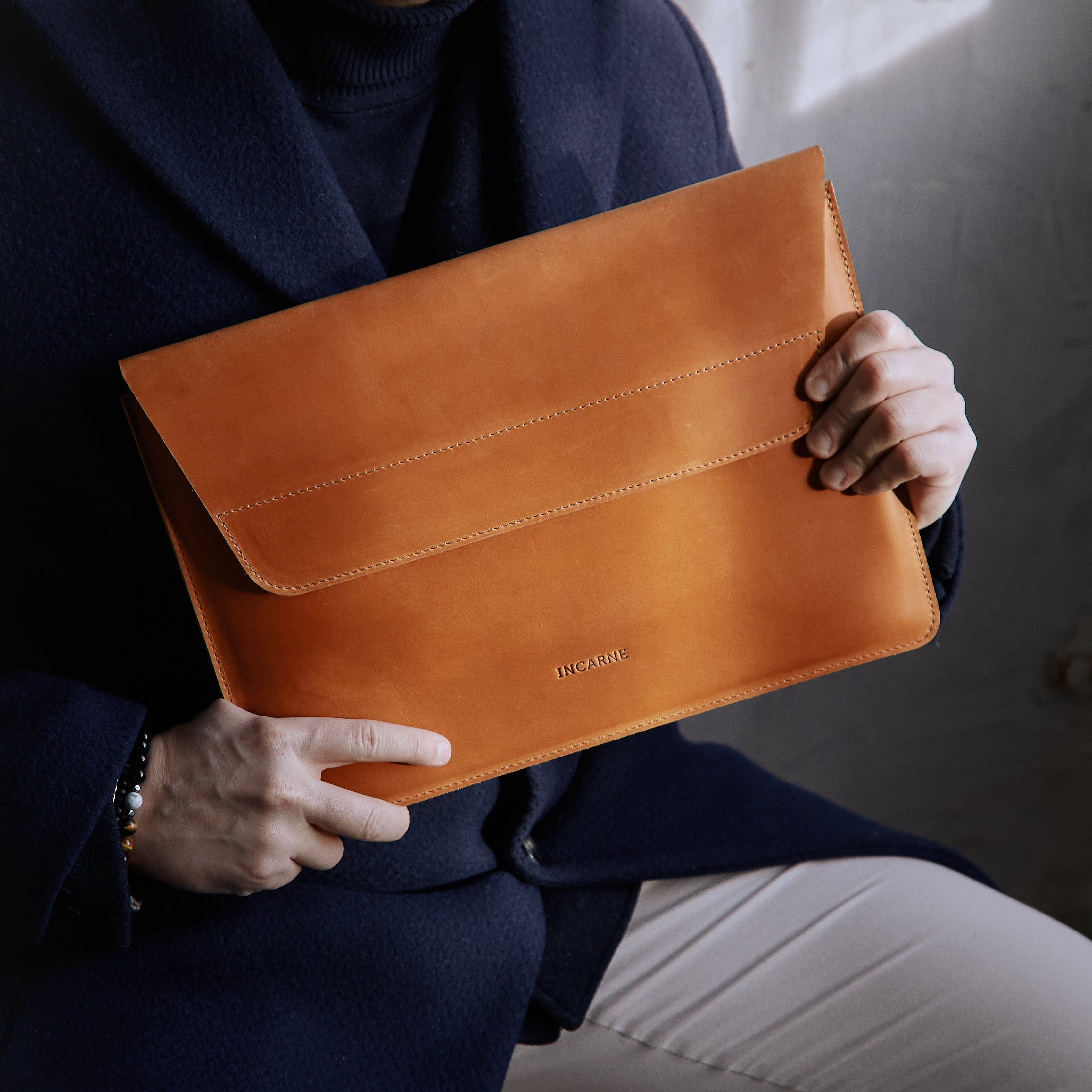 Line Laptop Sleeve, Cognac (vintage)