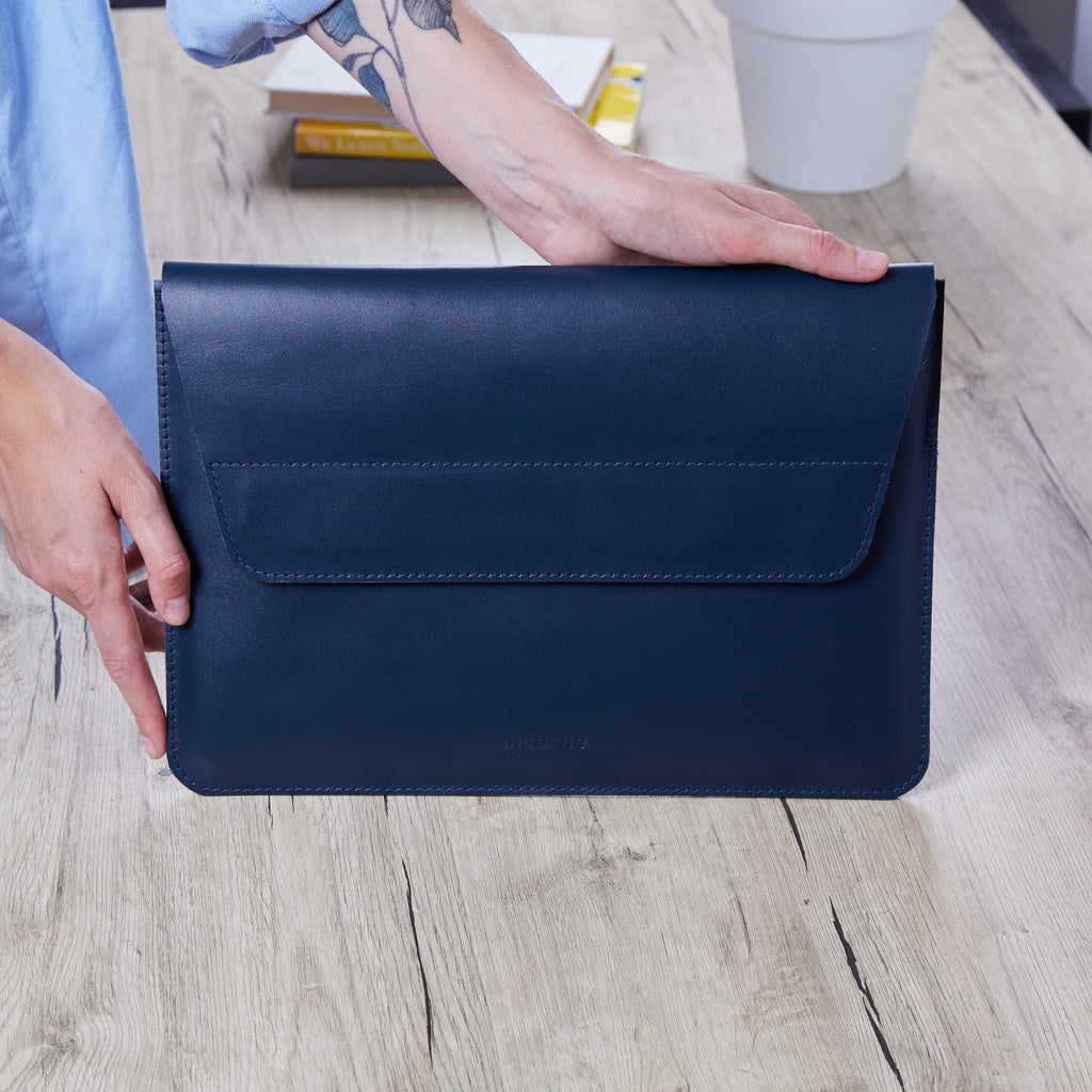 Pouzdro na notebook Line Vyrobeno z klasické kůže bez podšívky