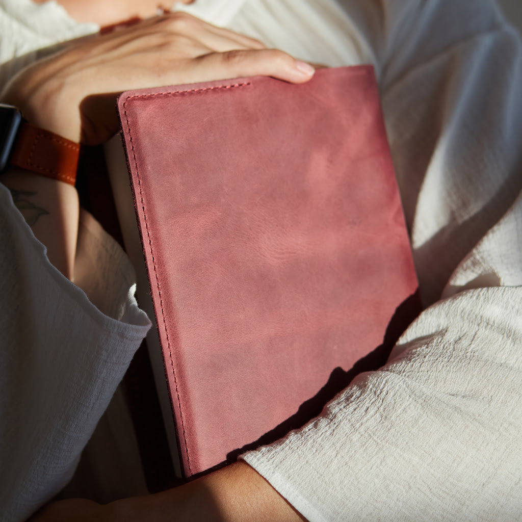 Funda de cuero de la Santa Biblia